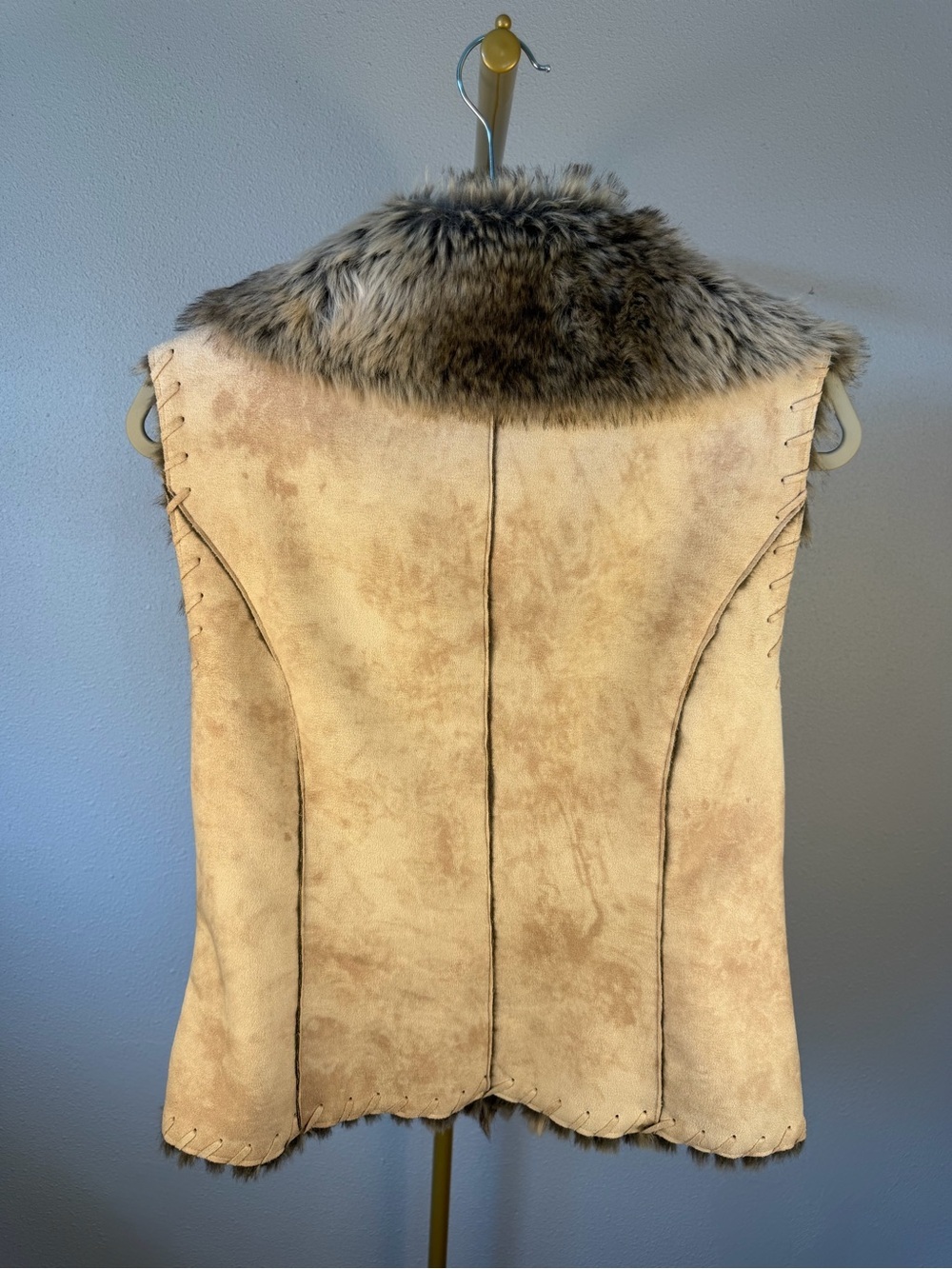 Scully Faux Suede Faux Fur Lined Western Toggle Vest Tan Small - Picture 4 of 8